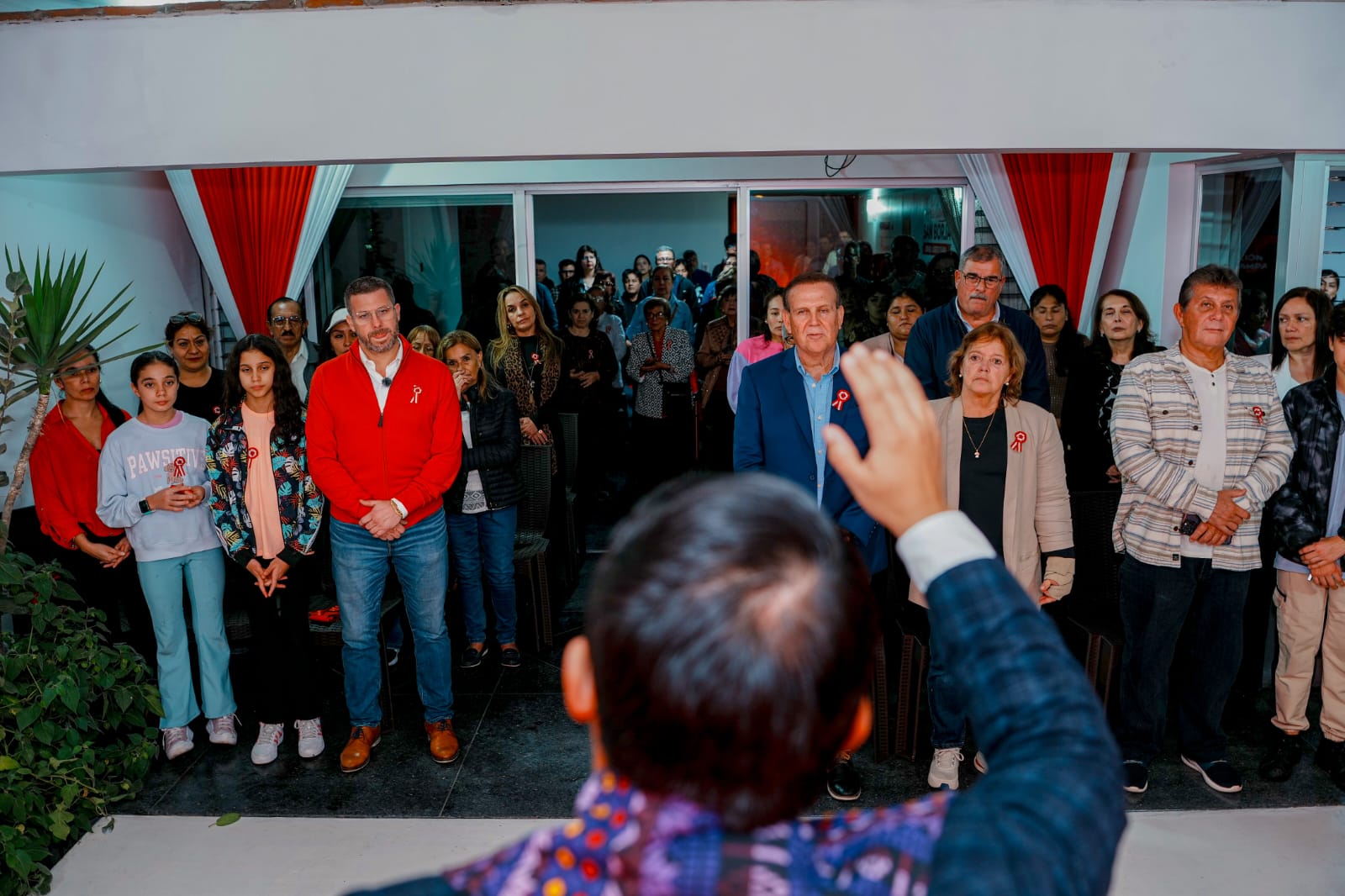 Inicio del evento de inauguración del local de campaña