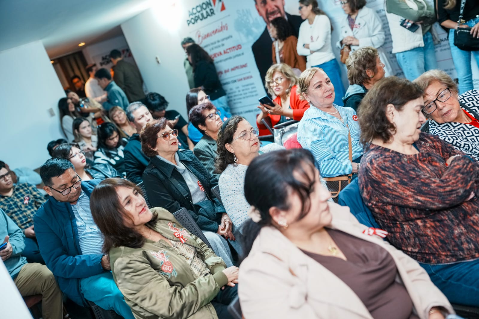 Vecinos de San Borja presentes en la inauguración del local de campaña